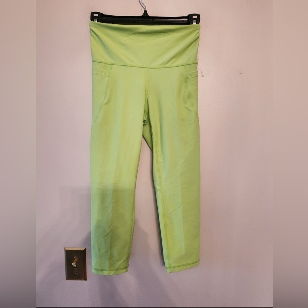 Old navy active powersoft high rise capri Leggings green size small